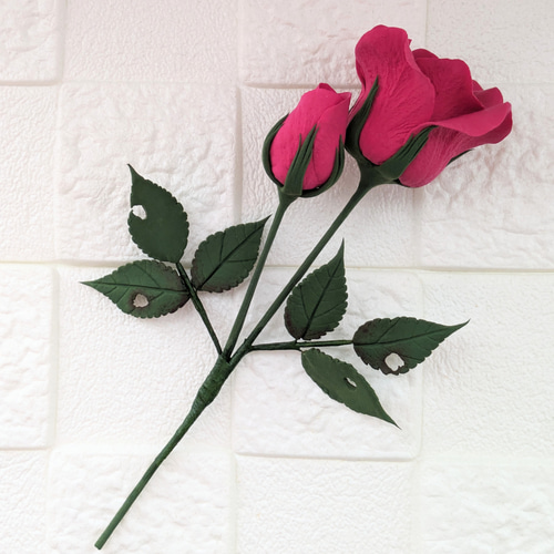 クレイフラワー❀おしゃれな赤いバラ〈つぼみ付き〉一輪挿し♪お手入れ