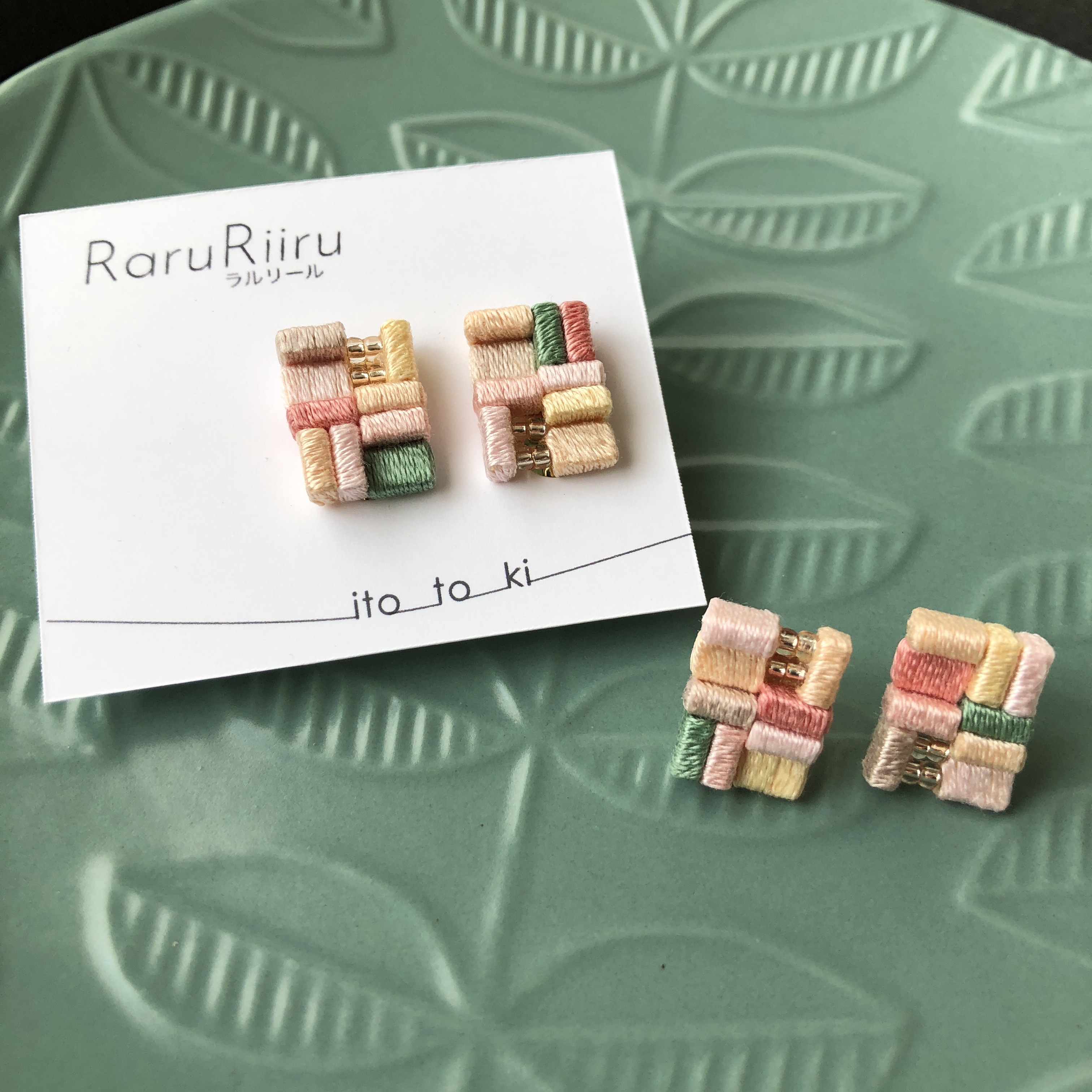 【春】チューリップ　淡い　橙色　桃色　黄色　ピアス/イヤリング