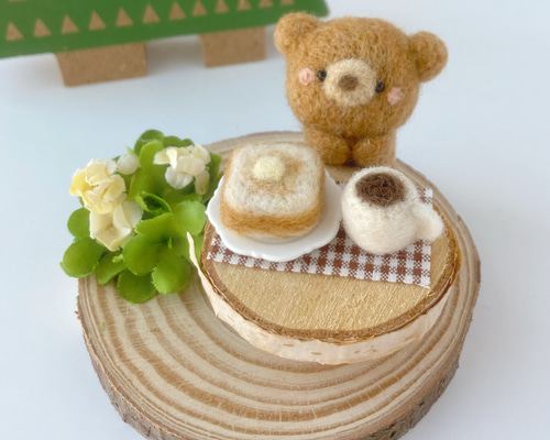 羊毛フェルト】カップケーキ イチゴミルクくまちゃん 羊毛