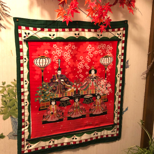 大判 ちりめん 雛祭りタペストリー ラインストーン付 赤 初節句 おひな