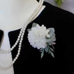 白いマムとブルーの紫陽花のコサージュ　アーティフィシャルフラワー　造花　卒業式　入学式　浴衣　結婚式　フォーマル 2枚目の画像