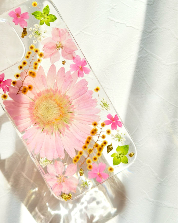 ガーベラ 押し花スマホケース 押し花iPhoneケース 押し花ケース 2枚目の画像