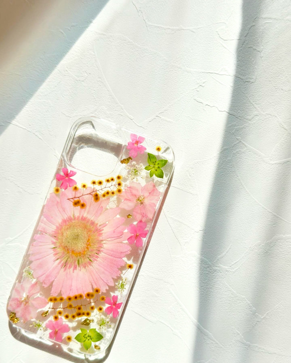 ガーベラ 押し花スマホケース 押し花iPhoneケース 押し花ケース 1枚目の画像