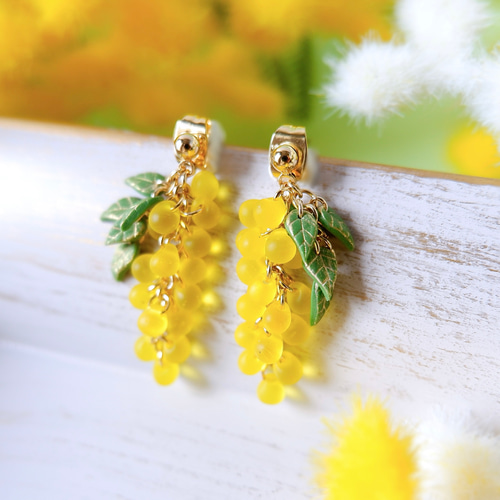 フォーマルに！そっと華やぐ白いパールのお花イヤリング、ピアス