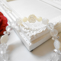 薔薇のホワイトシェル＆水晶 ✿ 天然石ブレスレット 6枚目の画像