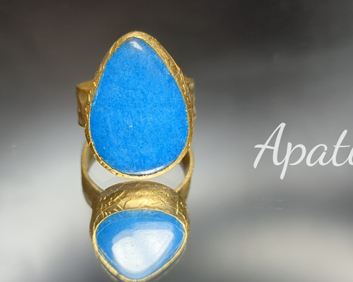 新作「ネオンブルーアパタイト」の世界でひとつの天然石リング 指輪