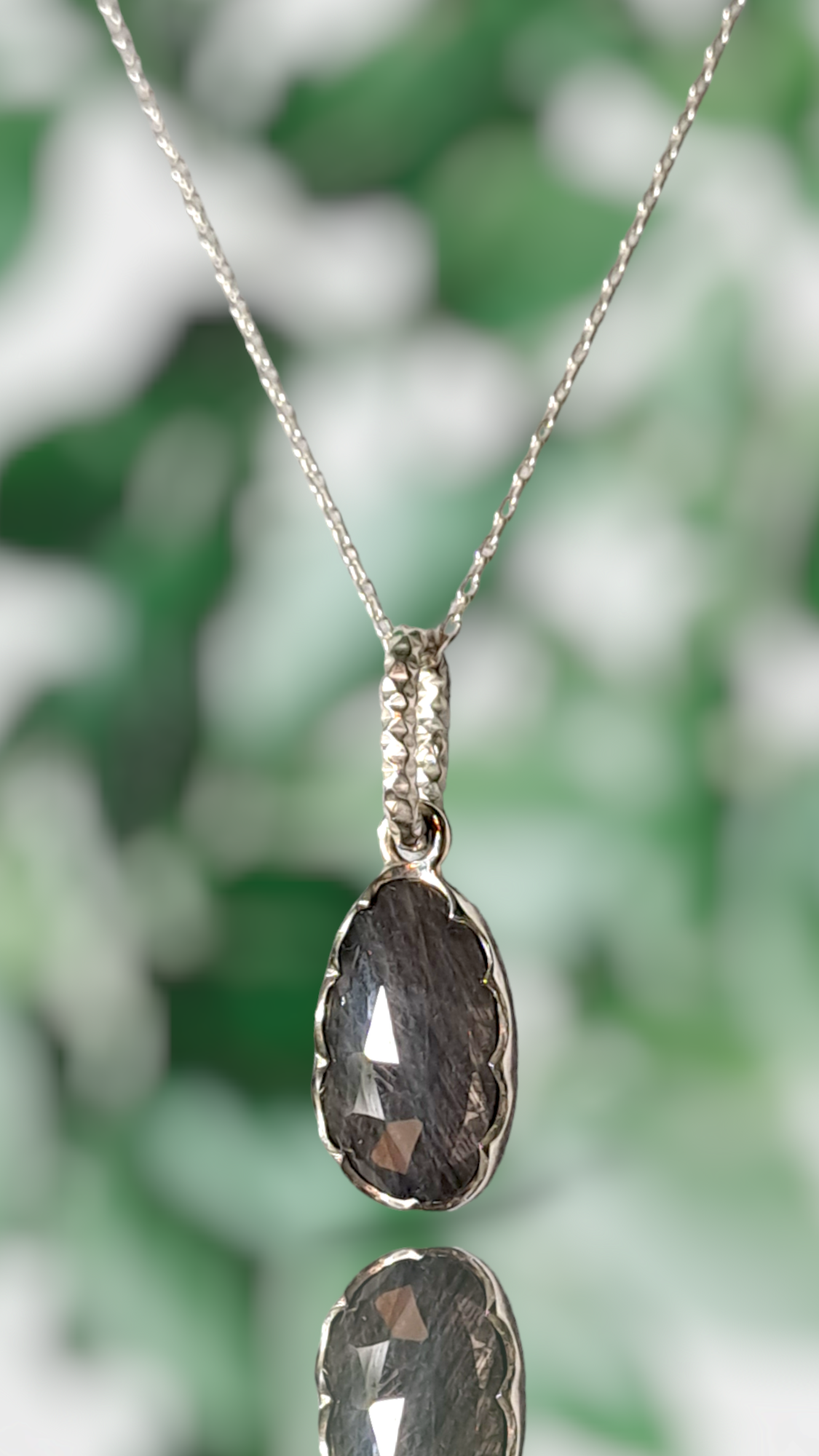 ローズカット グレーサファイア シルバーネックレス