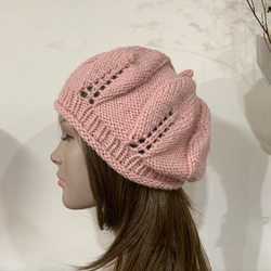 手工編織毛帽。柔軟大葉子蓓蕾帽。粉橘。瑞士百年品牌線材。 第3張的照片