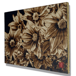 Dahlia imperialis　木材の焦げ色の濃淡で表現した絵画作品 3枚目の画像