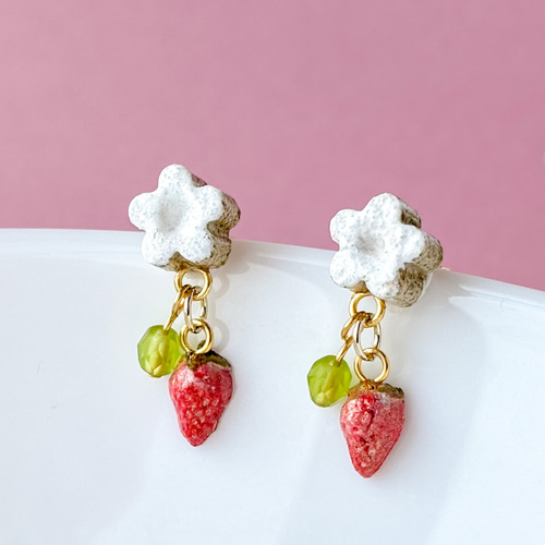 ちっちゃなお花　　イヤリング価格となっております 00149725 090440197000480 149725 BLEUBLEUET CUBIC FLOWER3連