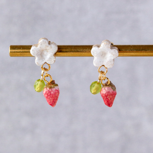 CHOOSEBASE SHIBUYA 小さなお花と花びらピアス/イヤリング