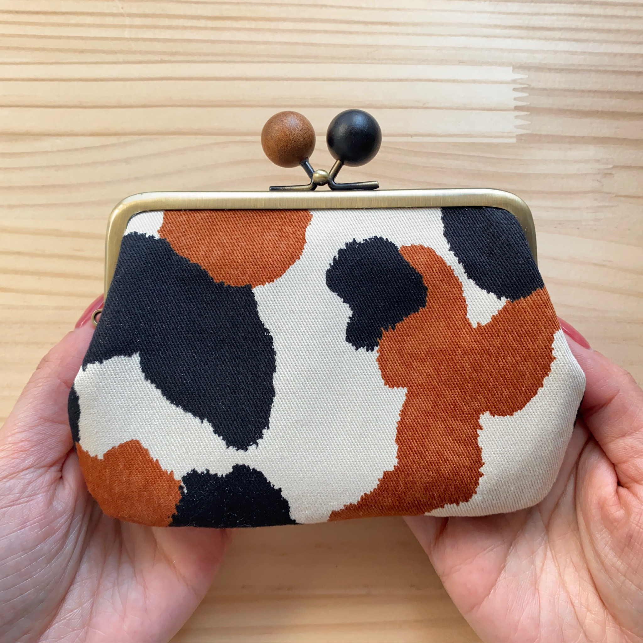 木玉親子がま口財布　三毛猫　ベージュ        Ω