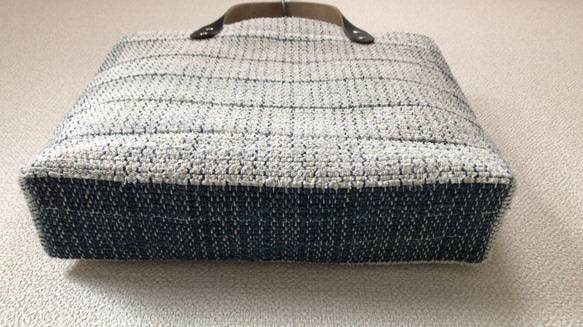 裂き織り　麻蚊帳のハンドバッグ（ブルー系✖生成） 5枚目の画像