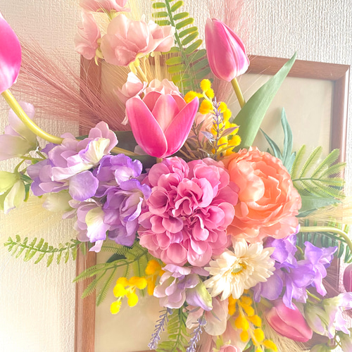 春色の壁掛けフラワーアレンジメント/チューリップ/アーティフィシャル