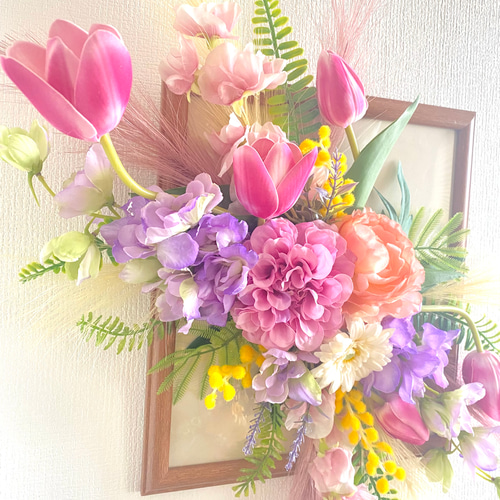 春色の壁掛けフラワーアレンジメント/チューリップ/アーティフィシャル
