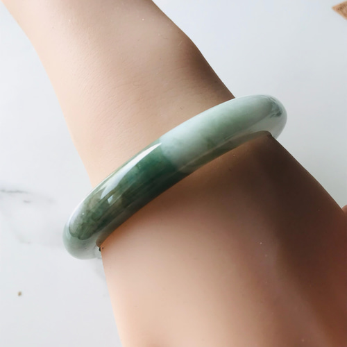 B310-099】ジェイド 翡翠 ヒスイ バングル 一点もの 希少 ミャンマー産
