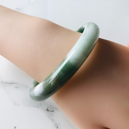 B310-099】ジェイド 翡翠 ヒスイ バングル 一点もの 希少 ミャンマー産