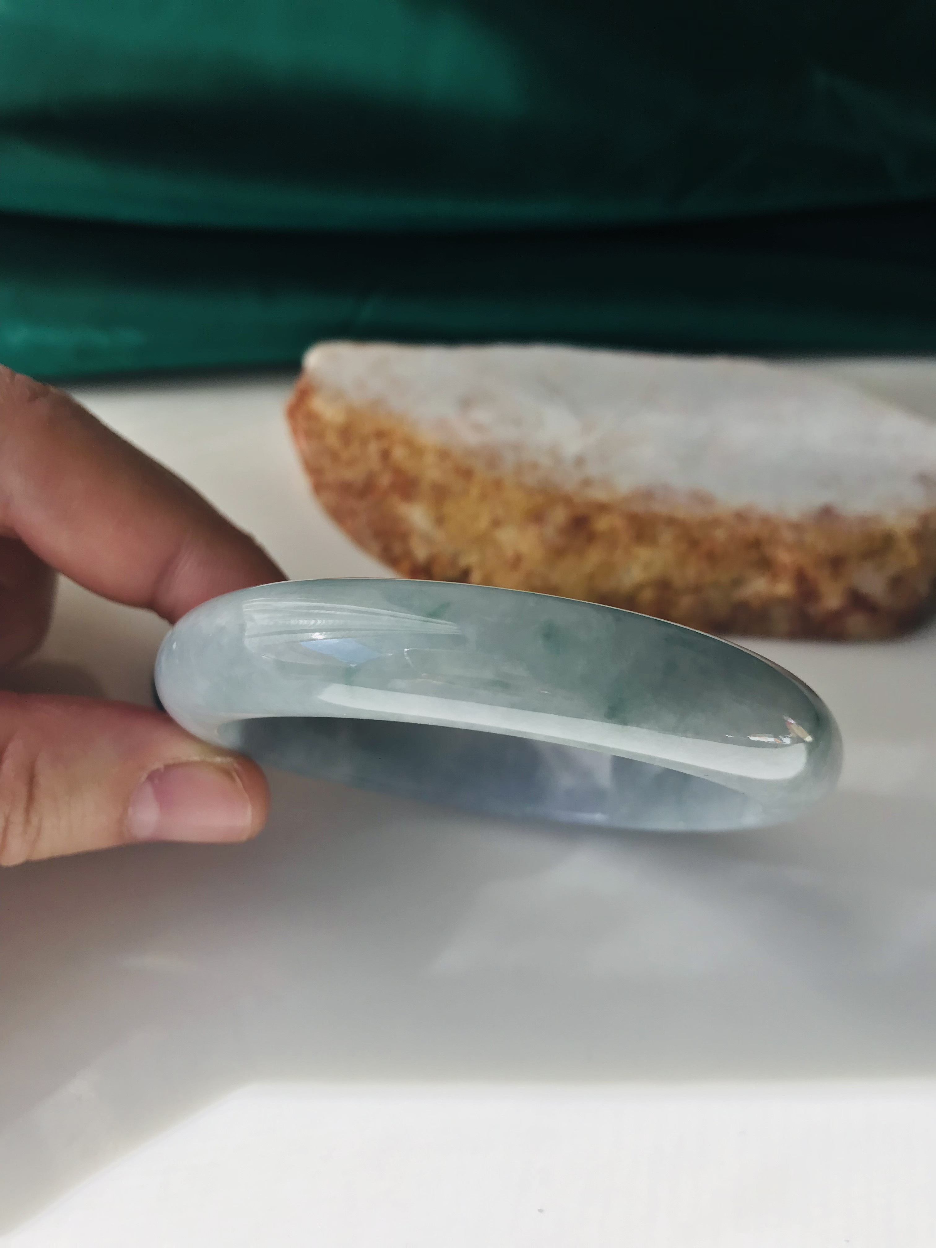 【B510-099】ジェイド　翡翠　ヒスイ　バングル　一点もの　希少　ミャンマー産　ホワイト　グリーン　石花　半円型