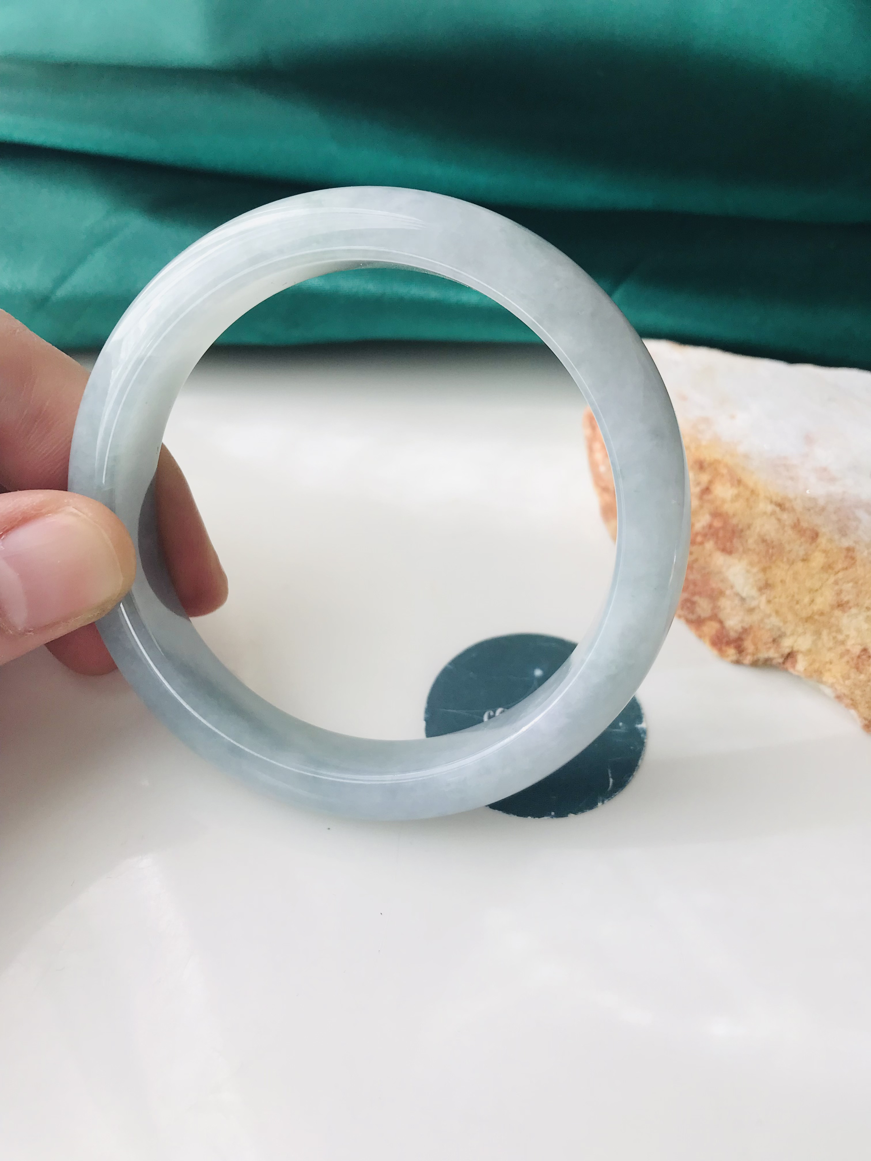 【B510-099】ジェイド　翡翠　ヒスイ　バングル　一点もの　希少　ミャンマー産　ホワイト　グリーン　石花　半円型