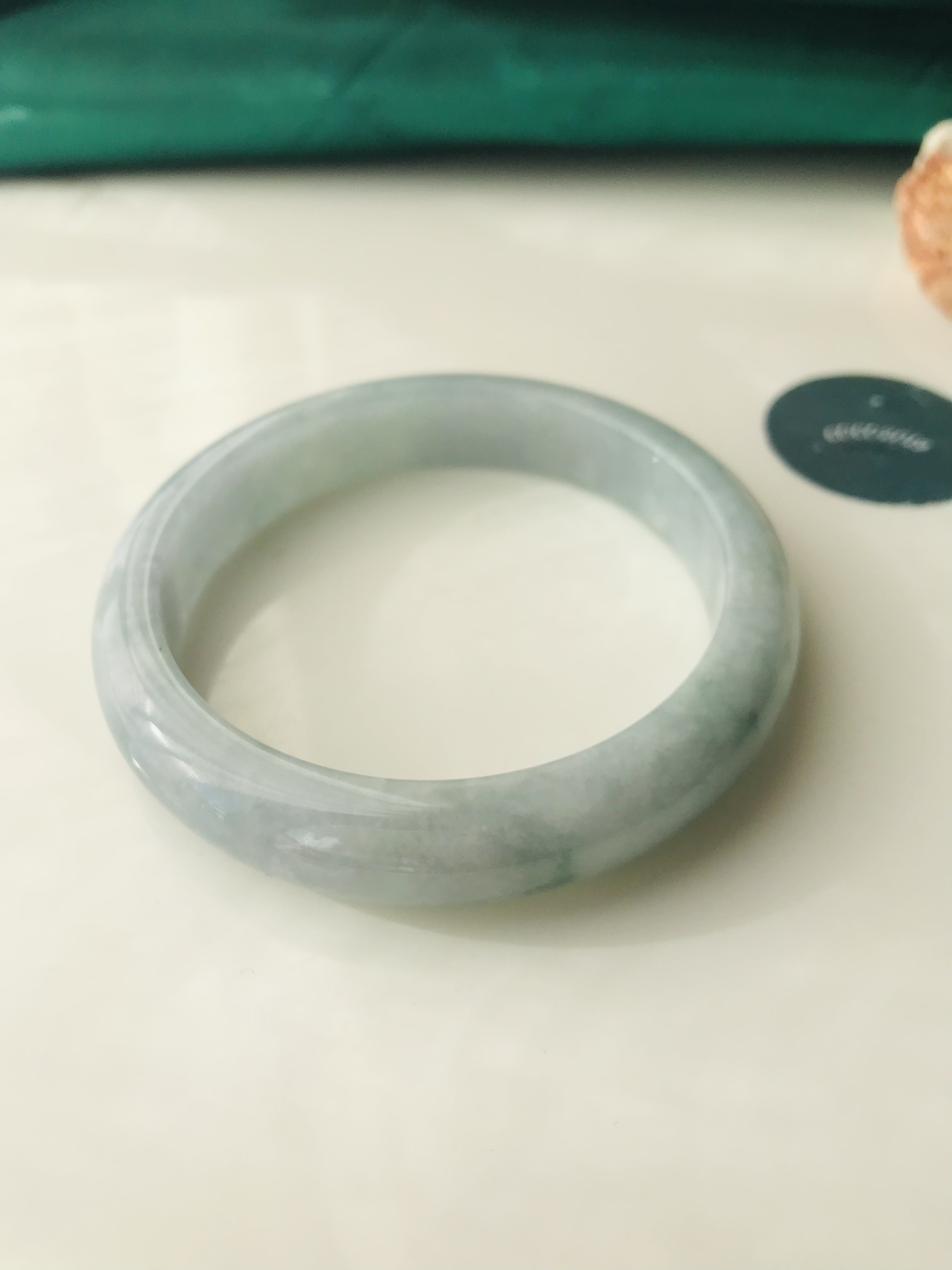 【B510-099】ジェイド　翡翠　ヒスイ　バングル　一点もの　希少　ミャンマー産　ホワイト　グリーン　石花　半円型