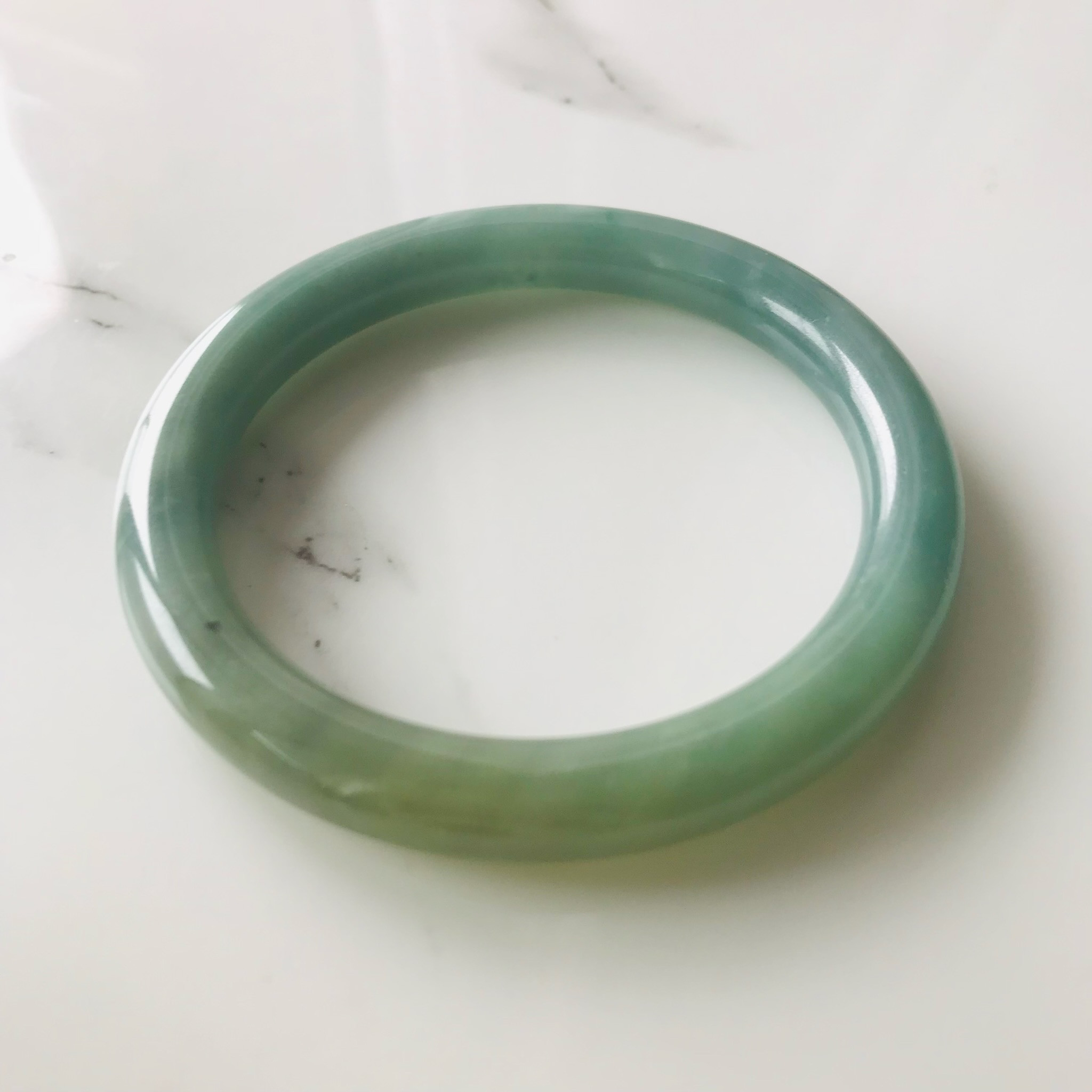 【B810-002】ジェイド　翡翠　ヒスイ　バングル　一点もの　希少　グアテマラ産　イエロー　グリーンブルー　円形