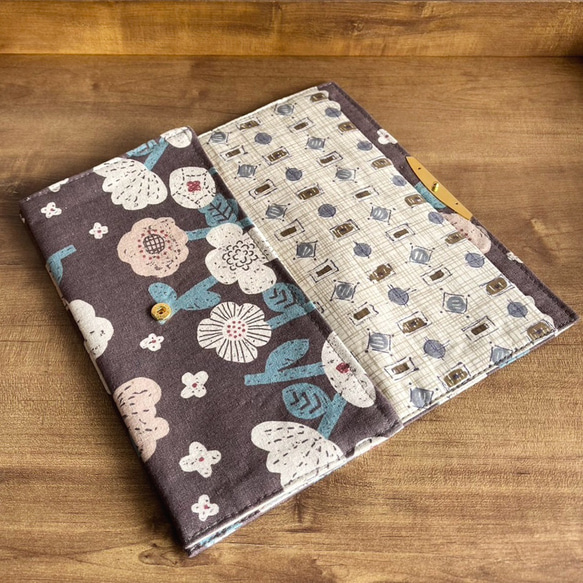 【creema限定】北欧系チョコブラウンの花柄マルチポーチ・春財布 4枚目の画像