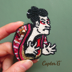 黒エレキギター(グレッチ風)ビーズ刺繍ブローチ ブローチ Capter