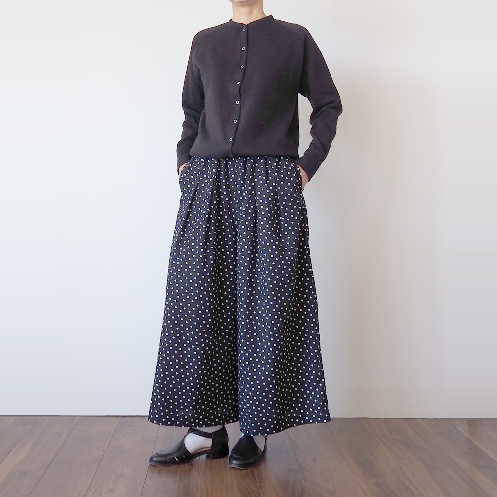 ワイドパンツ　コットンレーヨン　(ドット柄）