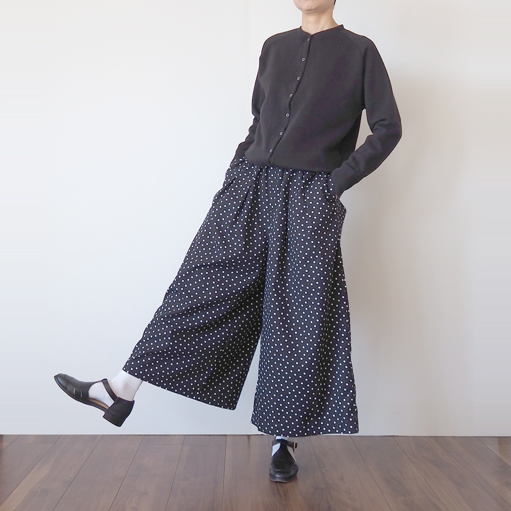 ワイドパンツ　コットンレーヨン　(ドット柄）