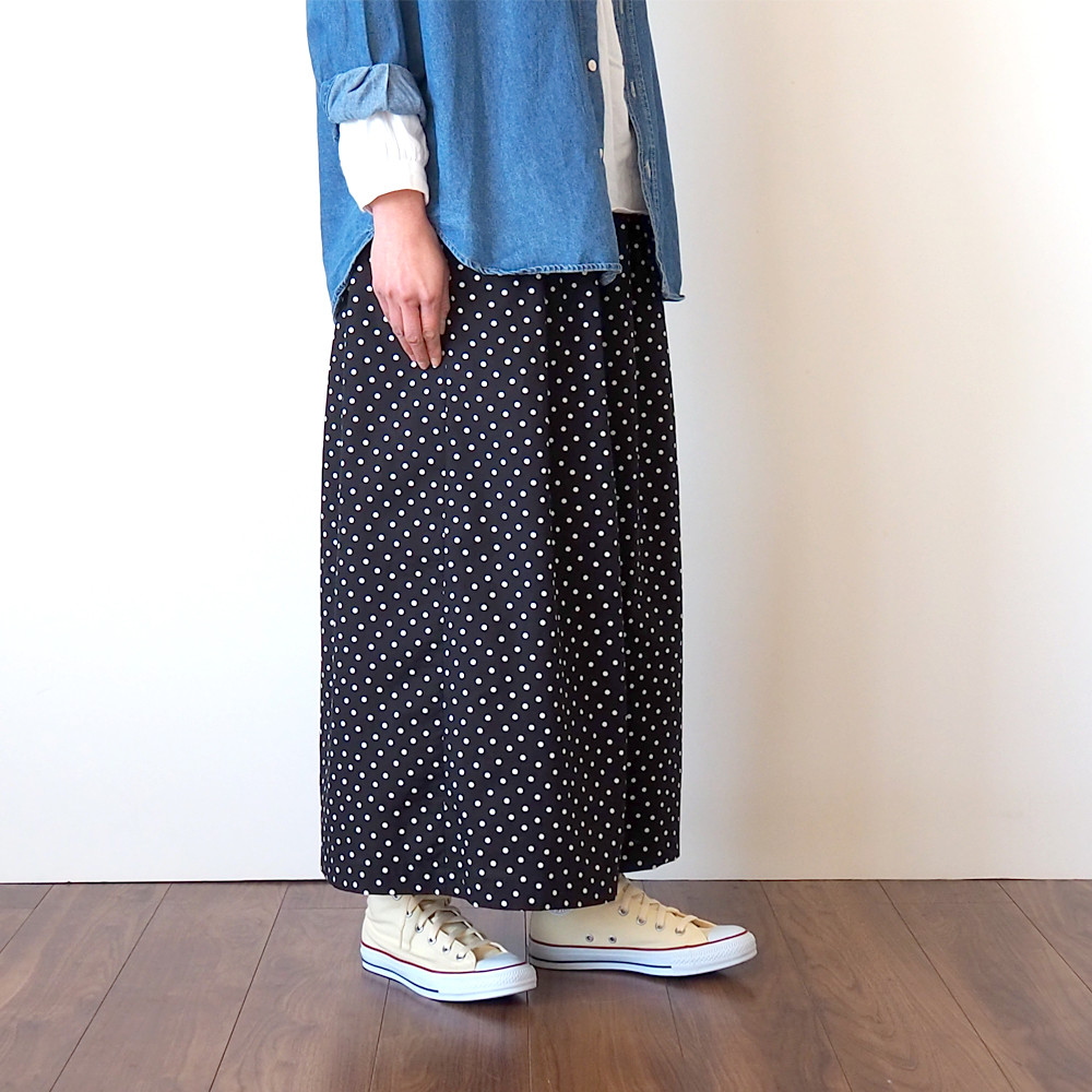 ワイドパンツ　コットンレーヨン　(ドット柄）