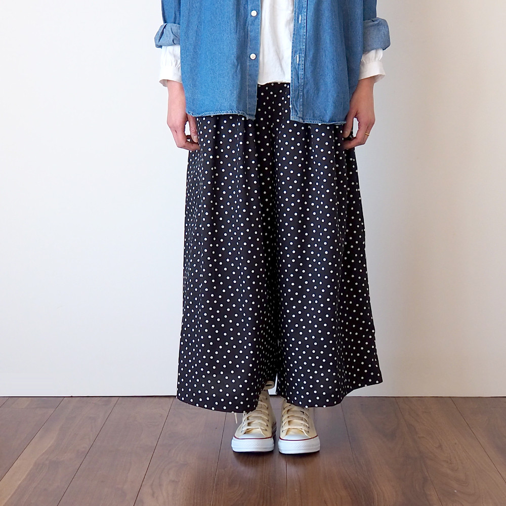 ワイドパンツ　コットンレーヨン　(ドット柄）