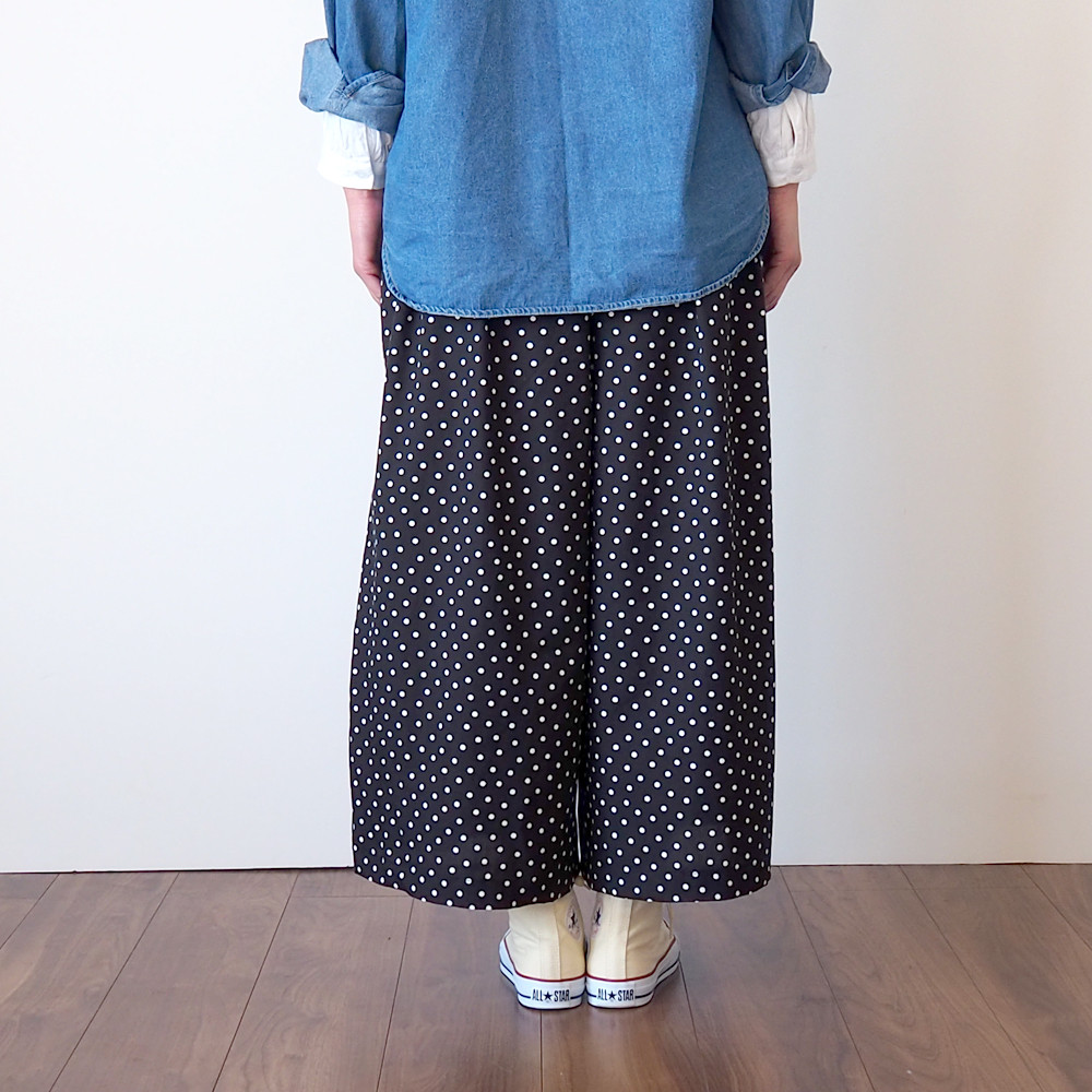 ワイドパンツ　コットンレーヨン　(ドット柄）