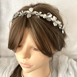 《送料無料》カチューシャ⌘シルバーフラワー⌘髪飾り 成人式 卒業式 結婚式 シンプル 5枚目の画像