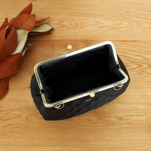 がま口ショルダーバッグ：キルティング（ブラック）撥水加工