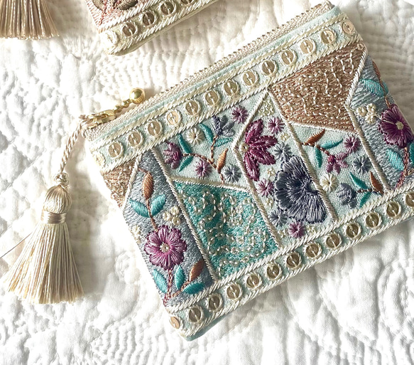 サイズが選べる*❁⃘*.華やかインド刺繍リボン タッセル付き ポーチ 2color《受注制作》 3枚目の画像