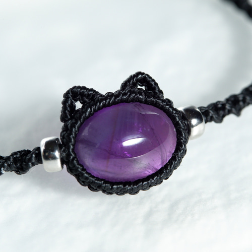 再販・受注制作】アメジストの石猫ちゃんブレスレット 黒猫 * マクラメ