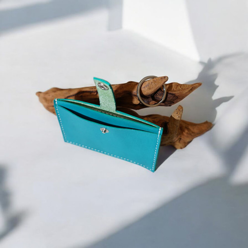 ターコイズブルーのレザーIDカードホルダー idカードホルダー