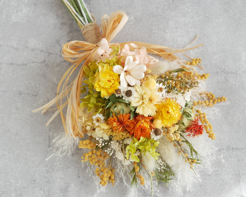 ミモザイエロー&オレンジのドライフラワースワッグ 壁掛け 花束 ブーケ