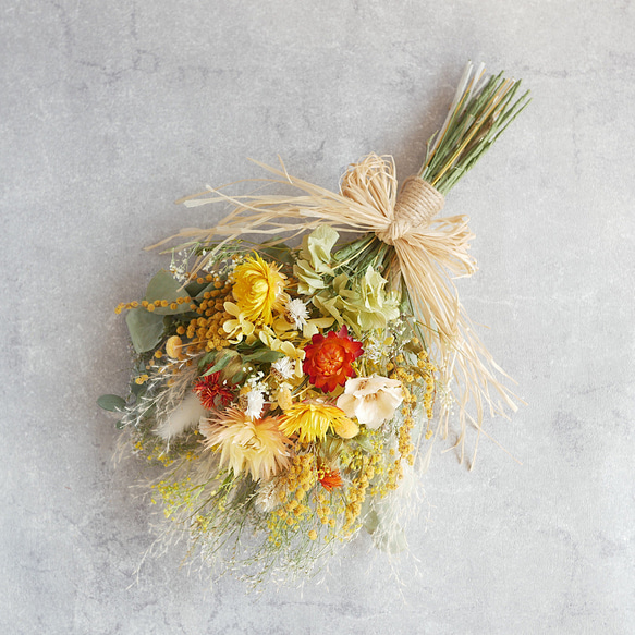 ミモザイエロー&オレンジのドライフラワースワッグ　壁掛け　花束　ブーケ　誕生日　春夏 5枚目の画像