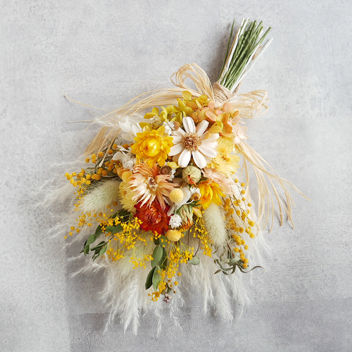ミモザイエロー&オレンジのドライフラワースワッグ 壁掛け 花束 ミモザイエロー&オレンジのドライフラワースワッグ 壁掛け 花束