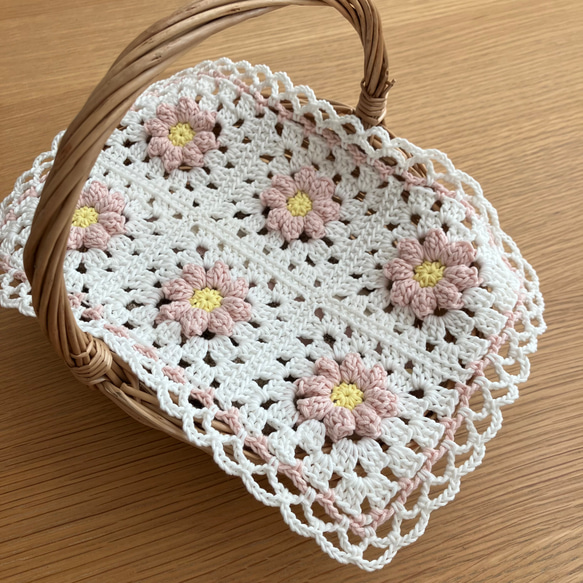 花びらぷっくりの手編みマルチカバー♡花びらパウダーピンク 1枚目の画像