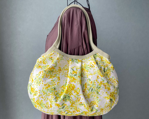 コロンと可愛いショルダーグラニーバッグ 可憐なミモザ柄 ◎選べる2