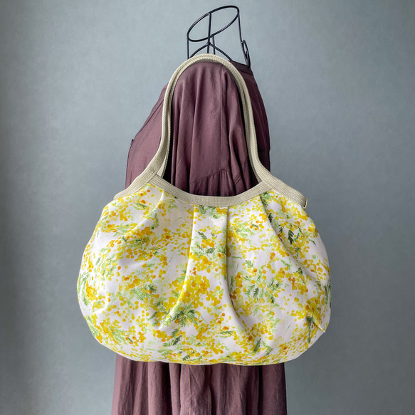 コロンと可愛いショルダーグラニーバッグ 可憐なミモザ柄