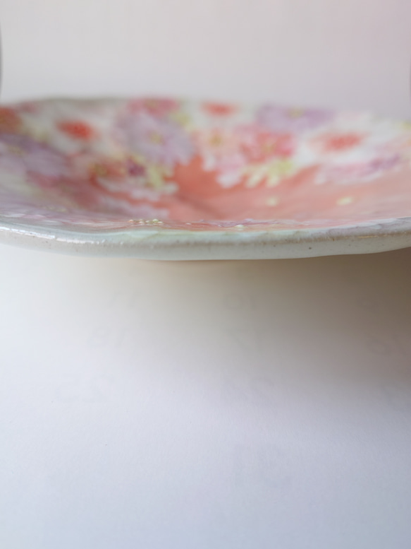 Creema陶器市2024 工房ゆずりは   パスタ皿  繊細な絵付けの花柄がいかにも工房ゆずりは　 紅彩雅花 4枚目の画像