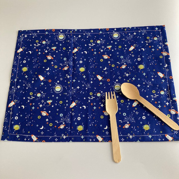 R4⭐︎ランチマット 40×50 ネームラベル付 4枚セット 宇宙 昆虫 国旗