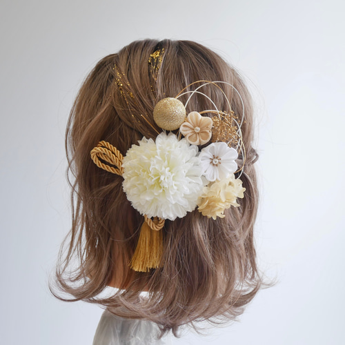 no33 ハンドメイド✩.*˚白×ゴールド華やかなヘアアクセサリー A431 白 つまみ細工 髪飾り 卒業式 袴 結婚式 水引 かすみ草 和玉 成人
