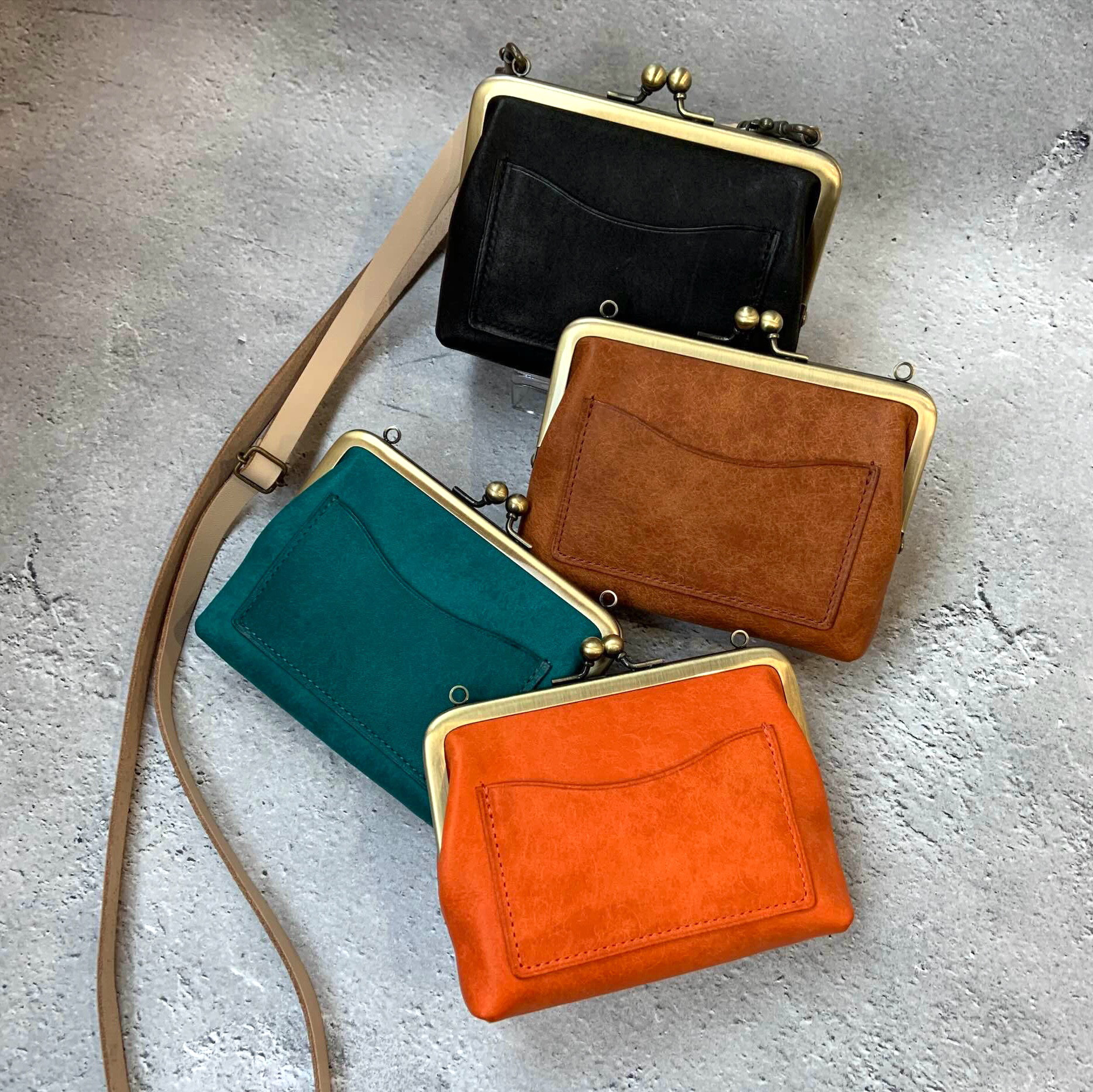 がま口財布ポシェット(ストラップ付き)  イタリアンレザー《4色展開》【送料無料】