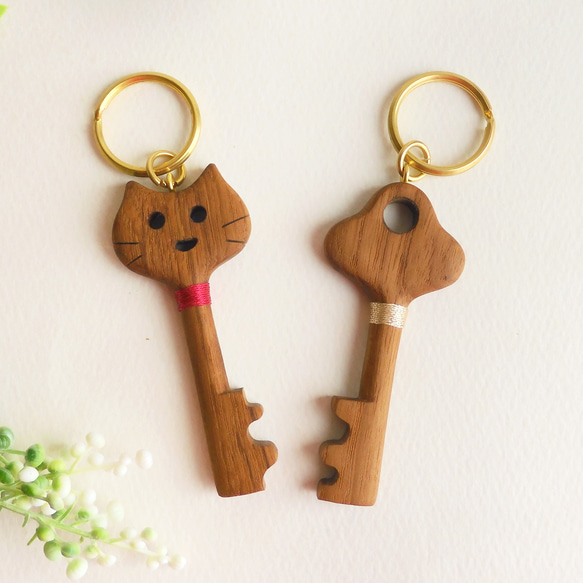 猫と鍵のキーホルダー・ペア ／ key holder set （ cat & key ） 1枚目の画像