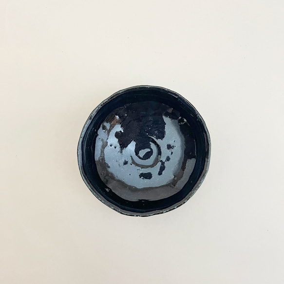 ルリ黒釉茶碗　024　抹茶茶碗　手捻り 6枚目の画像