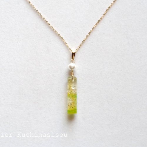 レジンアート 円柱のペンダント〈ミモザ〉 ネックレス・ペンダント